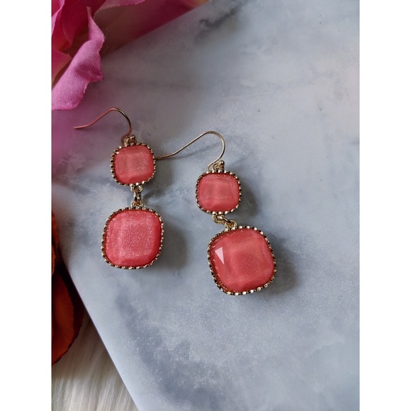 Nwt Shimmer Coral and Gold Dangle Earrings - Picture 2 of 2